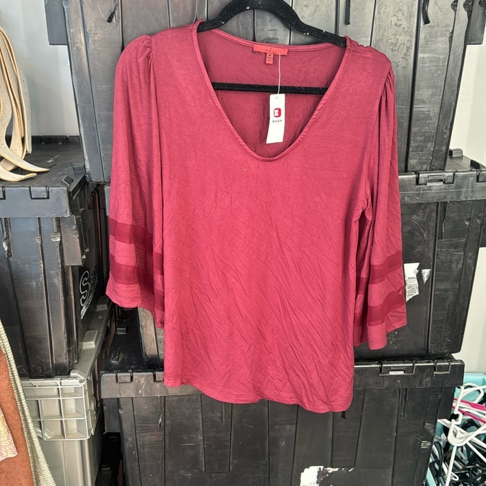 net bke red neck with flutter sleeve top 🤝